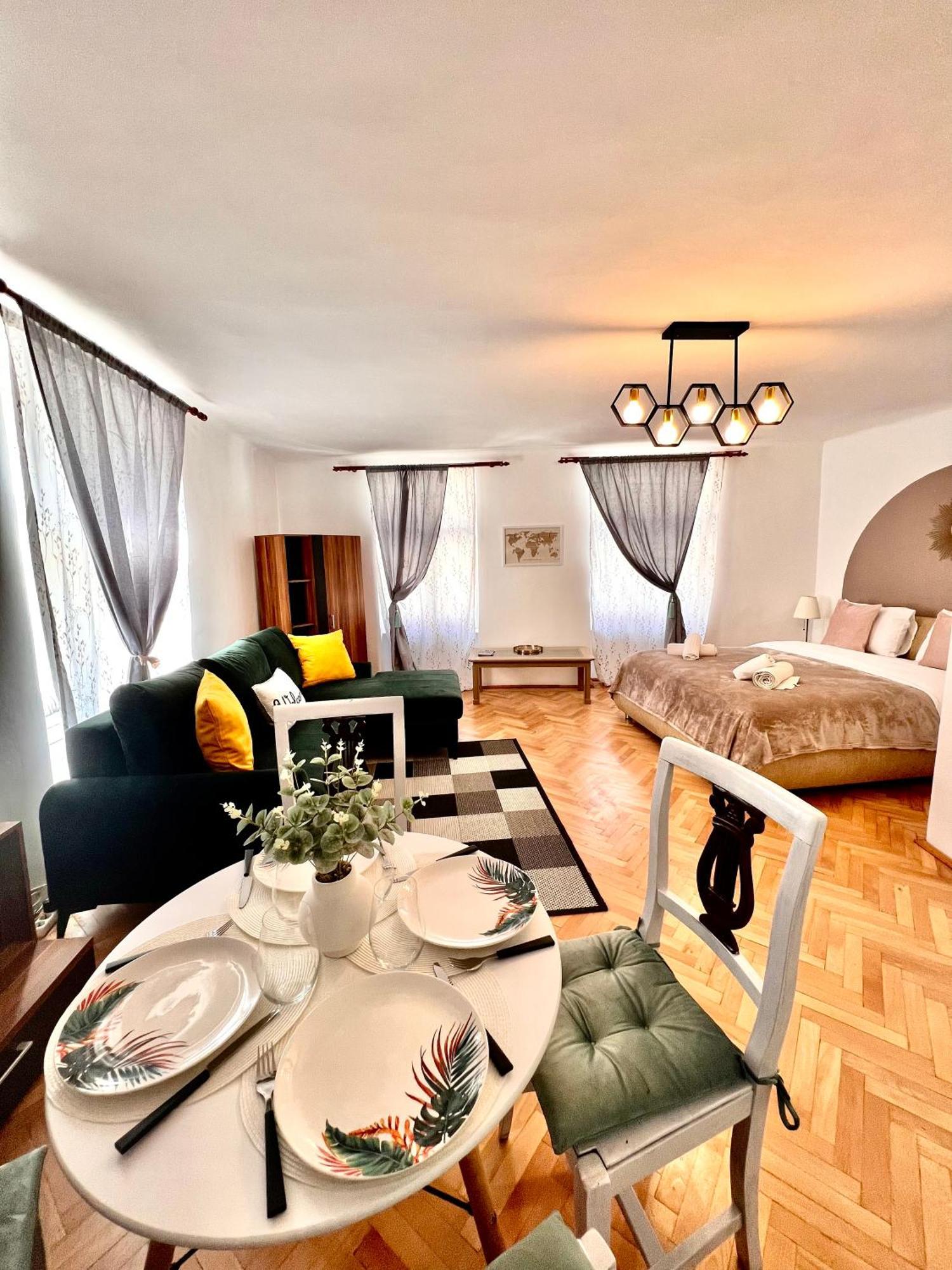 Old Town City Center Apartments Brasov Exterior photo